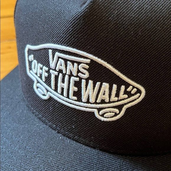 VANS NWOT Off The Wall Classic Snap Back Hat Cap Black White Embroidered Mens - Picture 4 of 6
